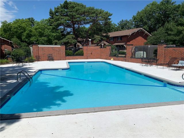 5736 W 97th Street, Overland Park, KS 6607