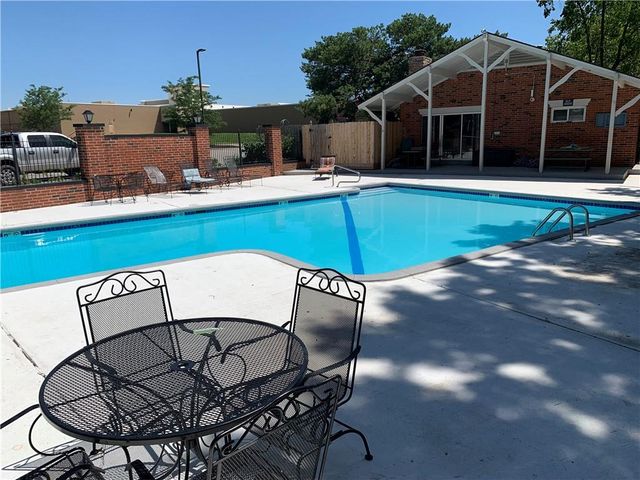 5736 W 97th Street, Overland Park, KS 6607