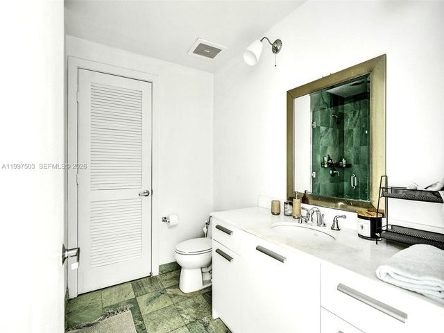 1050 Brickell Ave 2722, Miami, FL 33131