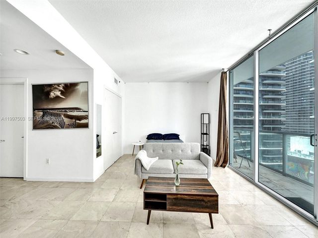 1050 Brickell Ave 2722, Miami, FL 33131