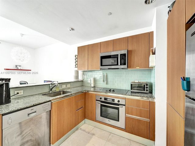 1050 Brickell Ave 2722, Miami, FL 33131