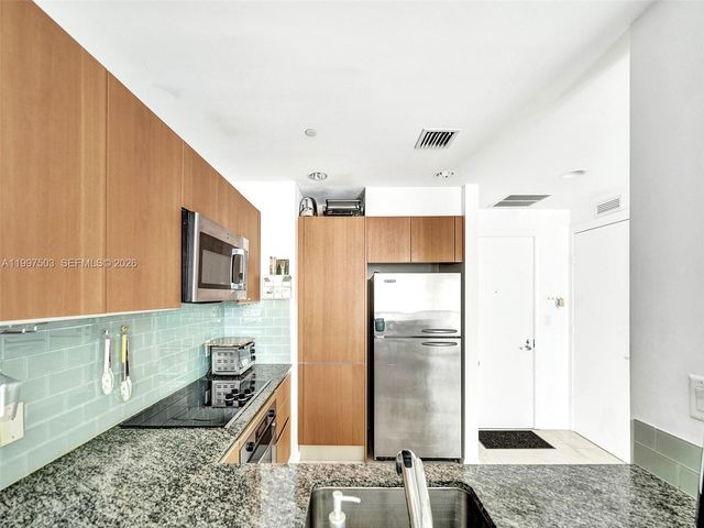 1050 Brickell Ave 2722, Miami, FL 33131