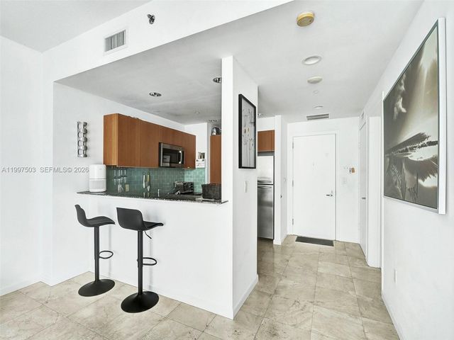 1050 Brickell Ave 2722, Miami, FL 33131