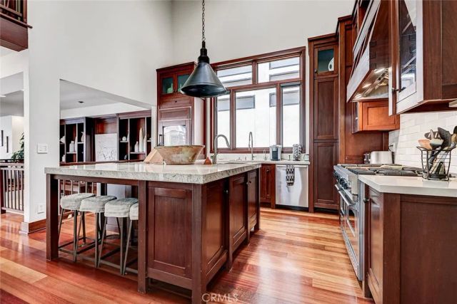 436 32nd St., Manhattan Beach, CA 90266