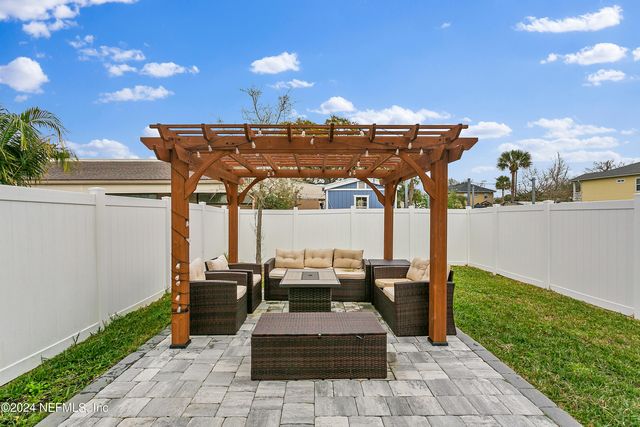 807 7TH Avenue S, Jacksonville Beach, FL 32250