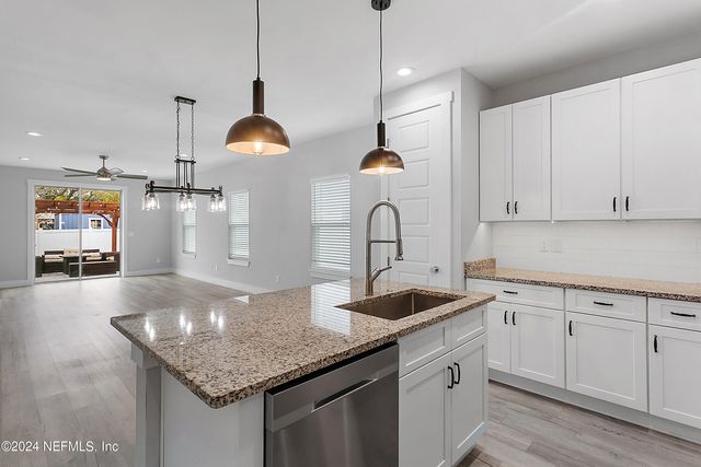 807 7TH Avenue S, Jacksonville Beach, FL 32250