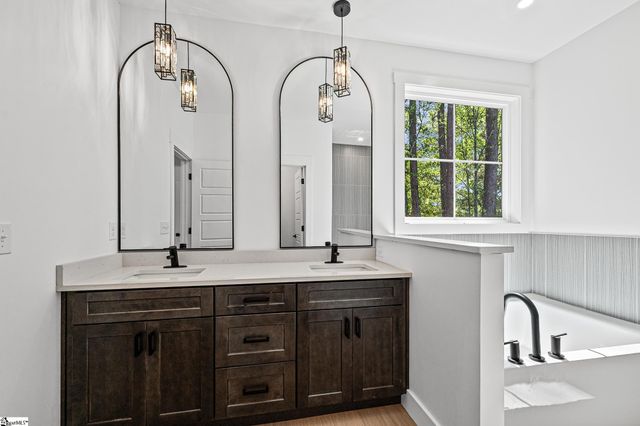 329 Wall Street, Campobello, SC 29322