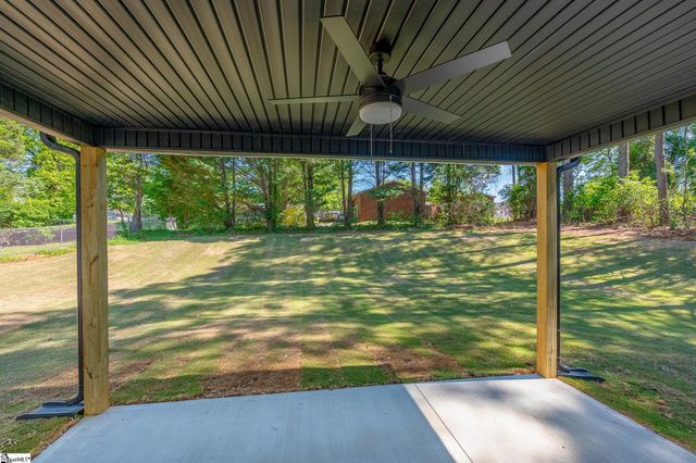 329 Wall Street, Campobello, SC 29322