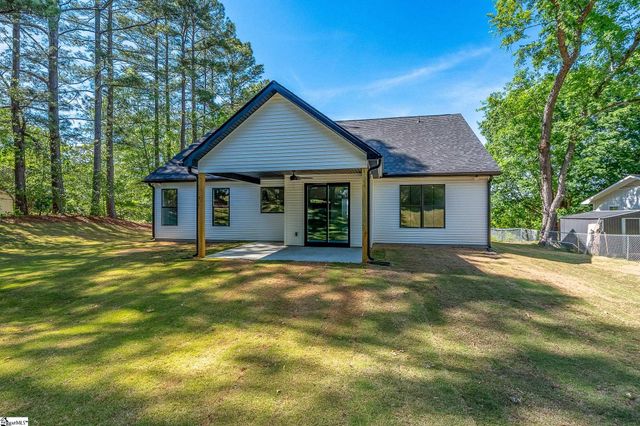 329 Wall Street, Campobello, SC 29322