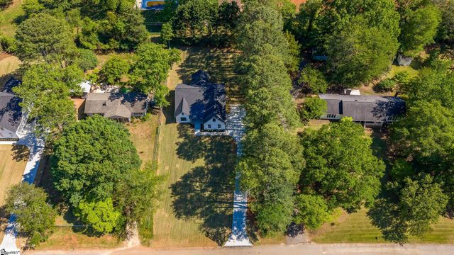 329 Wall Street, Campobello, SC 29322