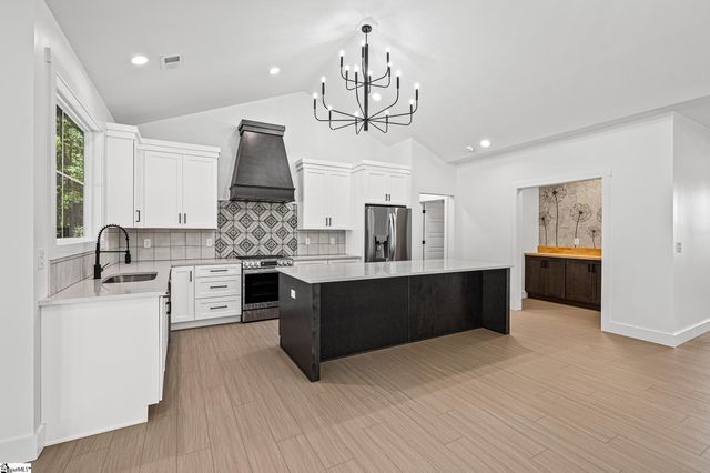 329 Wall Street, Campobello, SC 29322