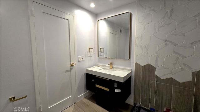 7250 Franklin, Los Angeles, CA 90046