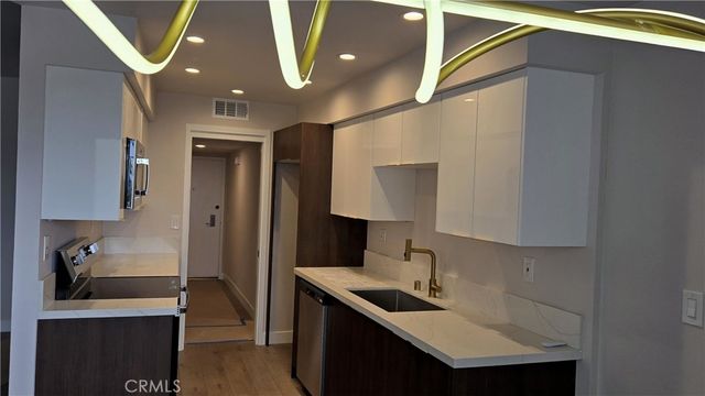 7250 Franklin, Los Angeles, CA 90046