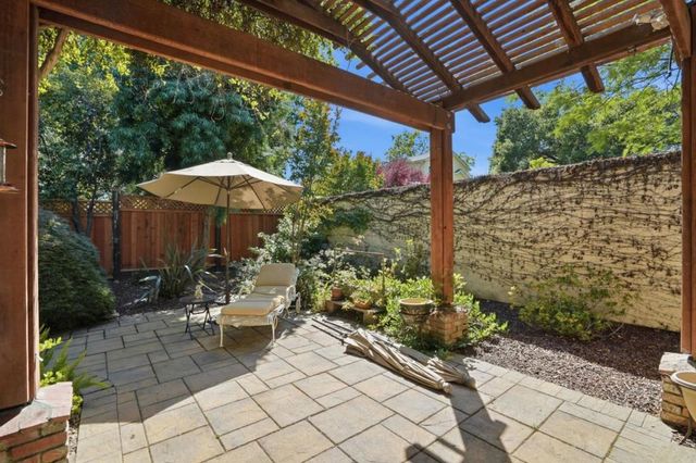 17660 Vineland Avenue, Monte Sereno, CA 95030