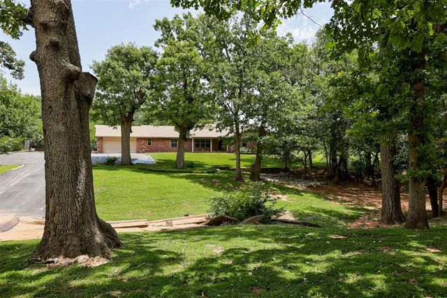 5812 Parkhurst Road, Edmond, OK 73034