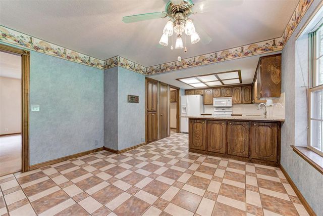 5812 Parkhurst Road, Edmond, OK 73034