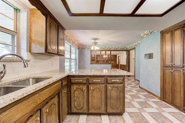 5812 Parkhurst Road, Edmond, OK 73034