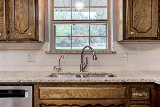 5812 Parkhurst Road, Edmond, OK 73034