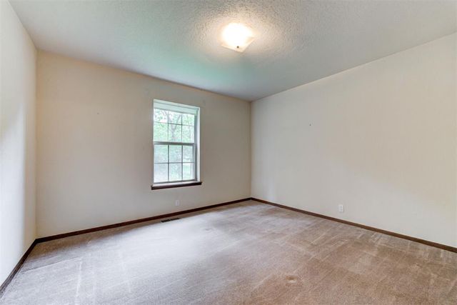 5812 Parkhurst Road, Edmond, OK 73034