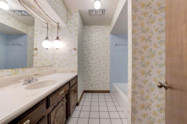 5812 Parkhurst Road, Edmond, OK 73034