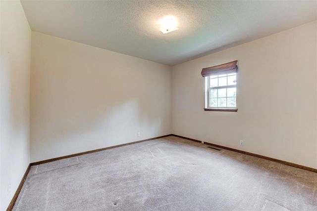 5812 Parkhurst Road, Edmond, OK 73034