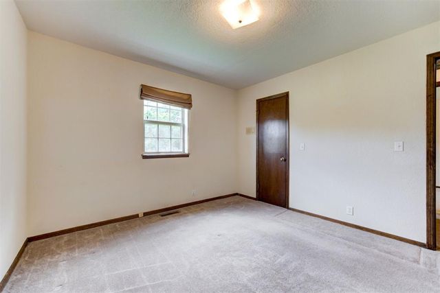 5812 Parkhurst Road, Edmond, OK 73034