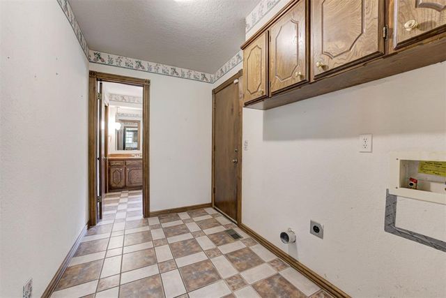 5812 Parkhurst Road, Edmond, OK 73034