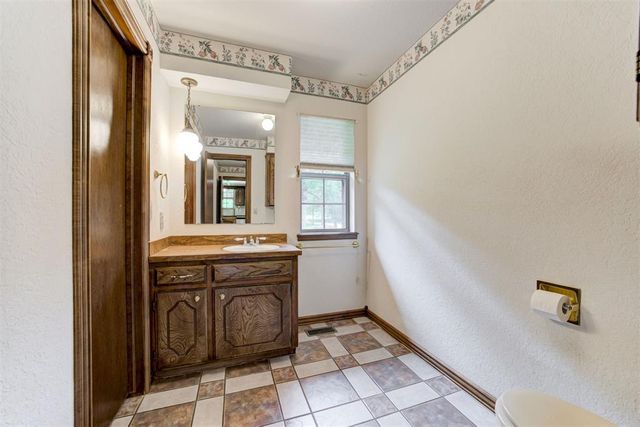 5812 Parkhurst Road, Edmond, OK 73034