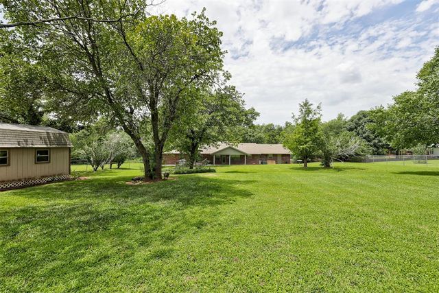 5812 Parkhurst Road, Edmond, OK 73034
