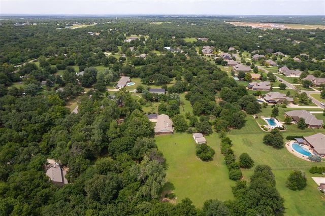 5812 Parkhurst Road, Edmond, OK 73034