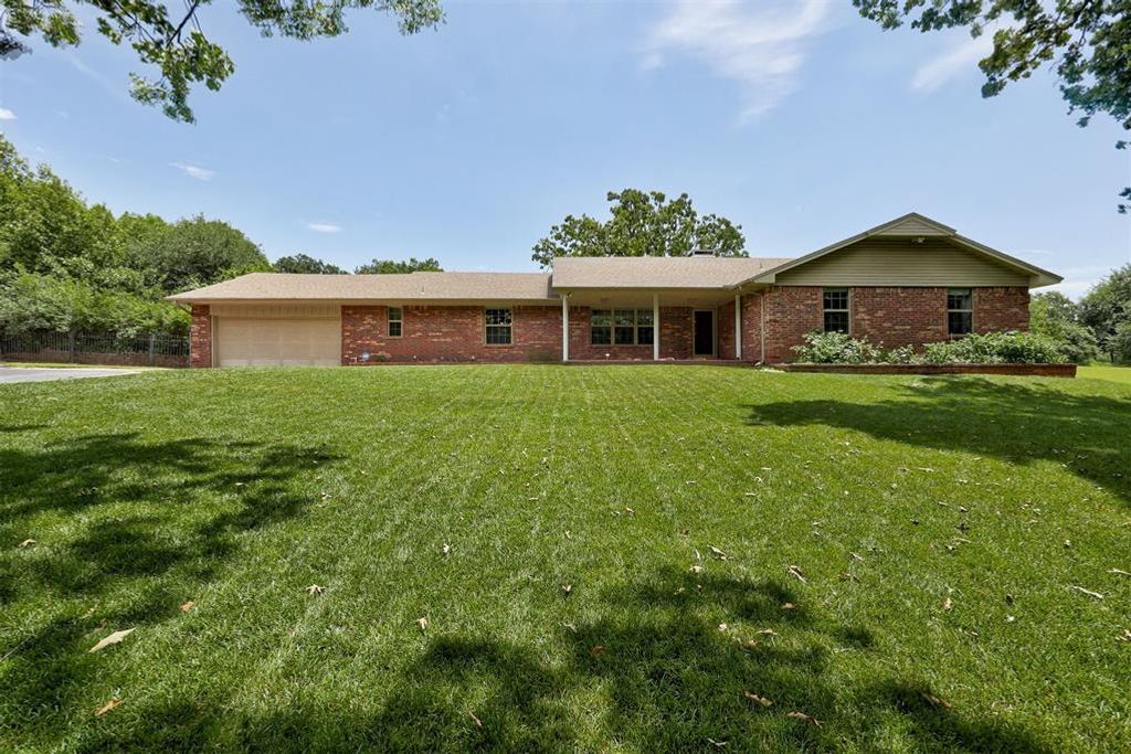 5812 Parkhurst Road, Edmond, OK 73034