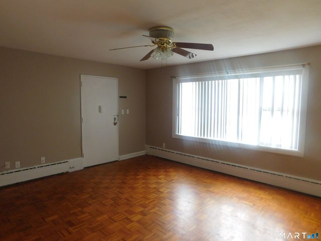 45 Oakview Circle 203, Bridgeport, CT 06604