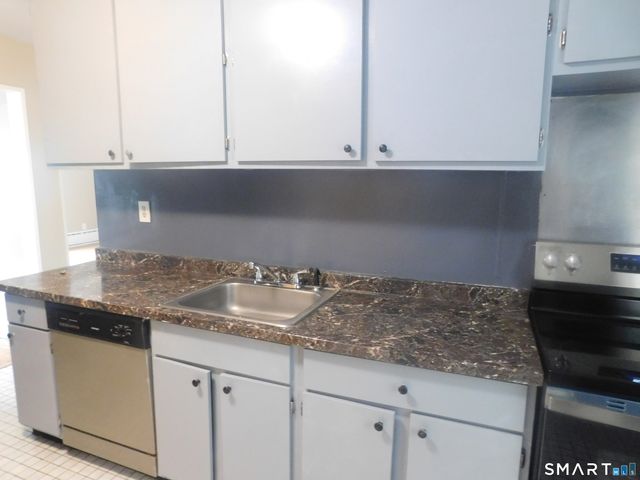 45 Oakview Circle 203, Bridgeport, CT 06604