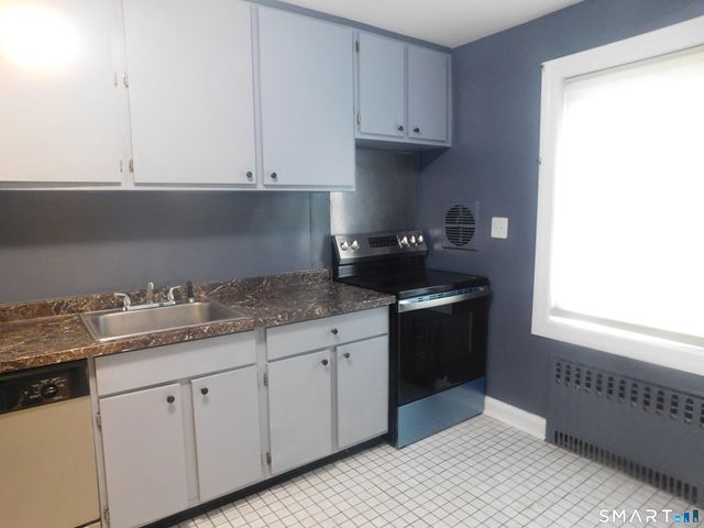 45 Oakview Circle 203, Bridgeport, CT 06604