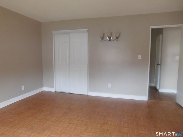 45 Oakview Circle 203, Bridgeport, CT 06604