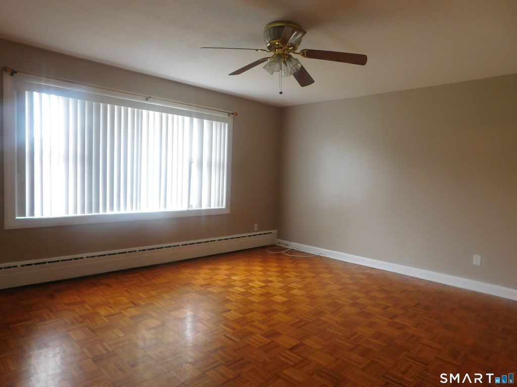 45 Oakview Circle 203, Bridgeport, CT 06604