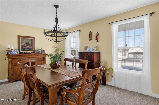 28 Stableford Place, Halfmoon, NY 12118