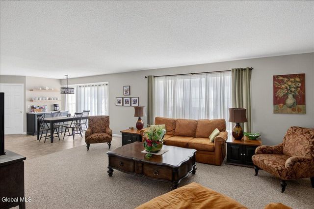 28 Stableford Place, Halfmoon, NY 12118