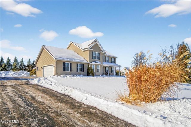 28 Stableford Place, Halfmoon, NY 12118