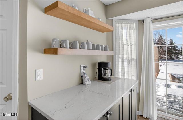 28 Stableford Place, Halfmoon, NY 12118