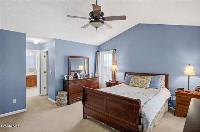 28 Stableford Place, Halfmoon, NY 12118