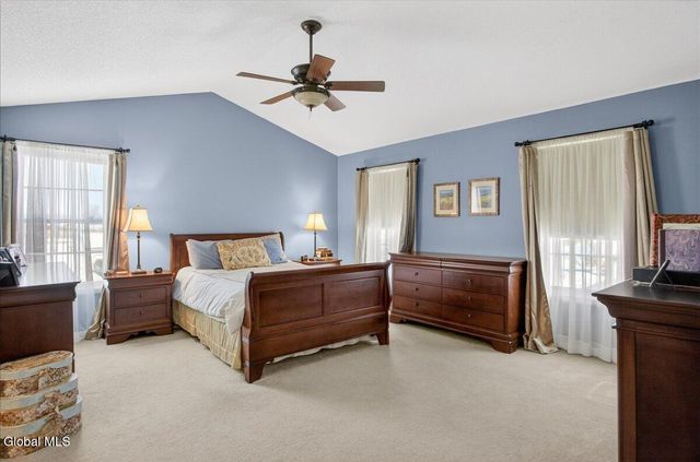 28 Stableford Place, Halfmoon, NY 12118