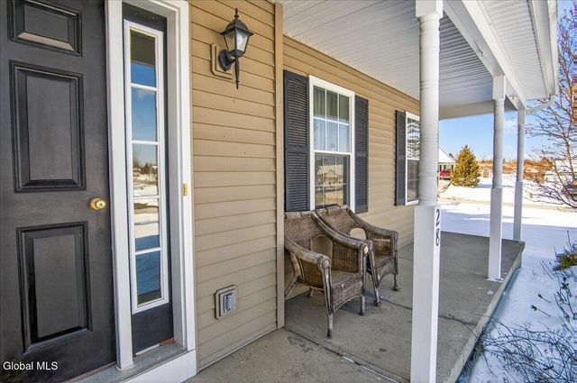 28 Stableford Place, Halfmoon, NY 12118