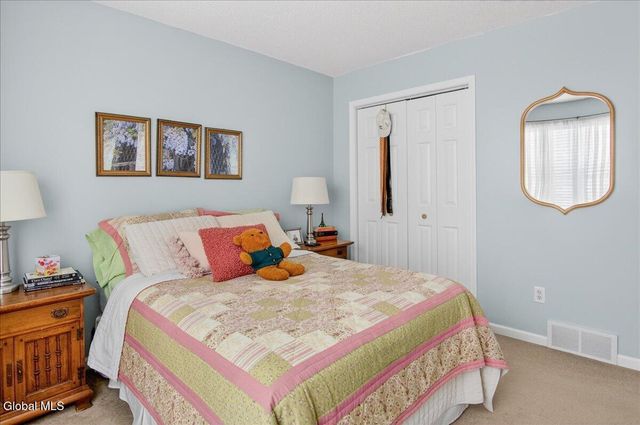 28 Stableford Place, Halfmoon, NY 12118