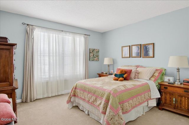 28 Stableford Place, Halfmoon, NY 12118