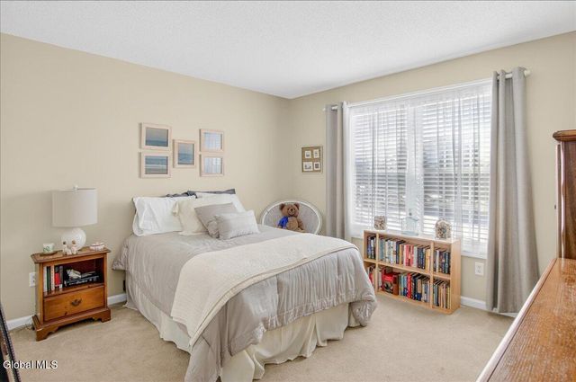 28 Stableford Place, Halfmoon, NY 12118