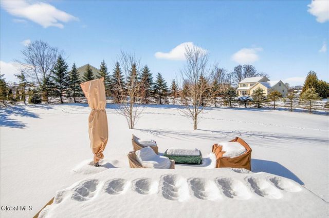 28 Stableford Place, Halfmoon, NY 12118