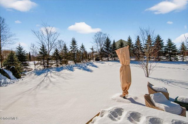 28 Stableford Place, Halfmoon, NY 12118