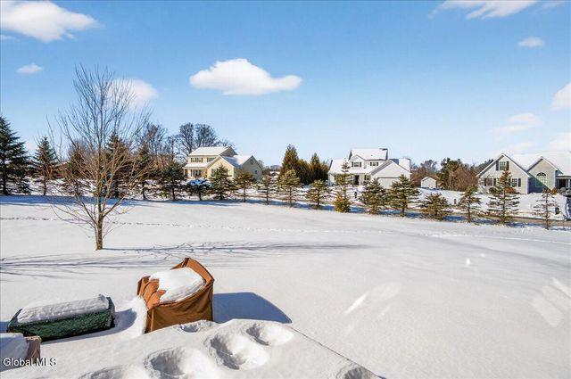 28 Stableford Place, Halfmoon, NY 12118