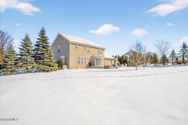 28 Stableford Place, Halfmoon, NY 12118